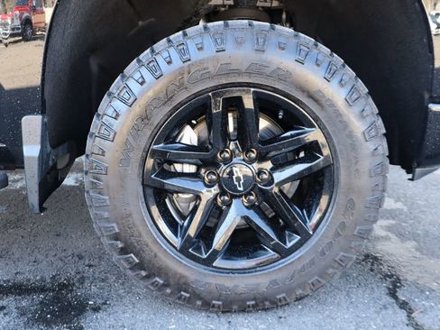 Used 2023 Chevrolet Silverado 1500 LT Trail Boss w/ LT Trail Boss Premium Package AWD/4WD image 12