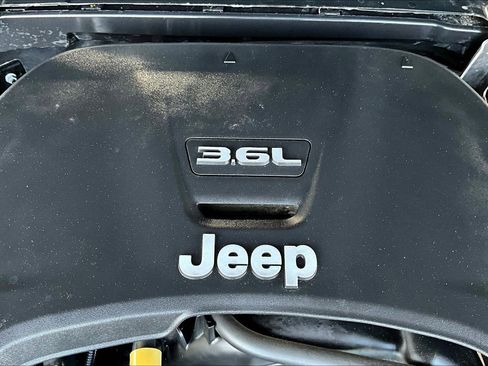 Used 2021 Jeep Wrangler Unlimited Rubicon w/ Cold Weather Group image 33