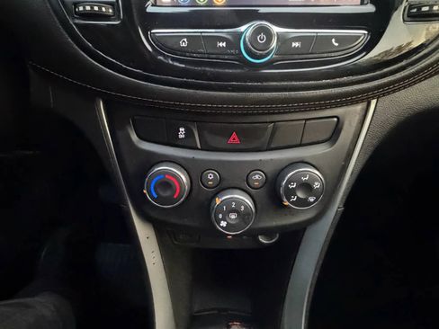 Used 2018 Chevrolet Trax LS image 25