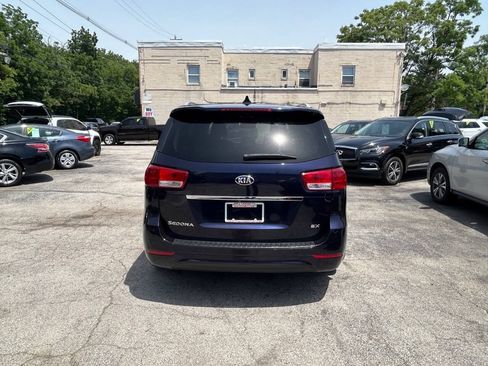 Used 2018 Kia Sedona EX FWD image 11