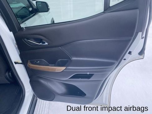 Used 2023 GMC Acadia SLE image 31