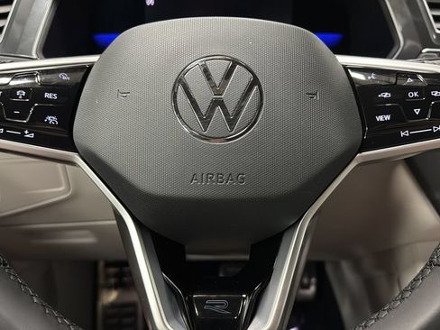 Used 2022 Volkswagen Tiguan SE R-Line AWD/4WD image 16
