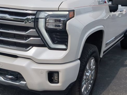 Used 2024 Chevrolet Silverado 2500 High Country w/ High Country Premium Package AWD/4WD image 6