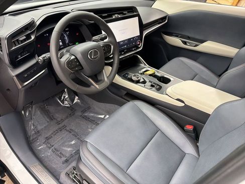 Used 2025 Lexus RZ 450e w/ Technology Package image 12
