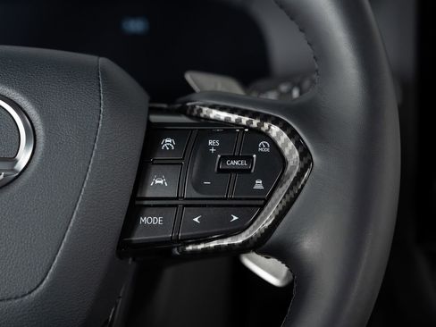 Used 2025 Lexus GX 550 image 32