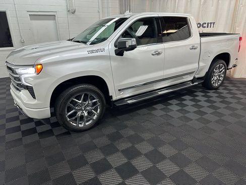 Used 2024 Chevrolet Silverado 1500 High Country w/ Technology Package AWD/4WD image 5