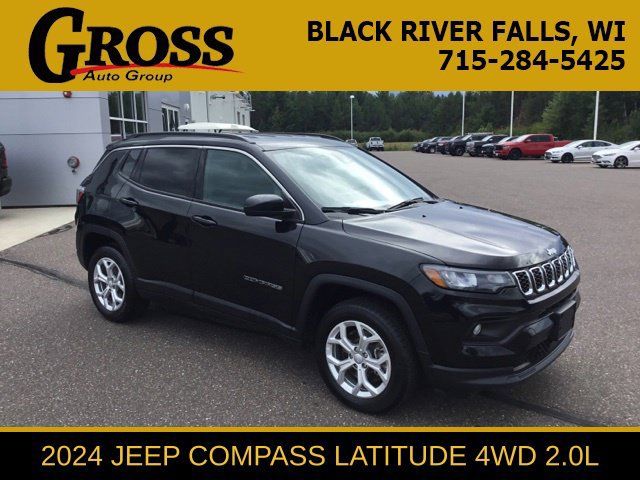 Used 2024 Jeep Compass Latitude AWD/4WD image 1