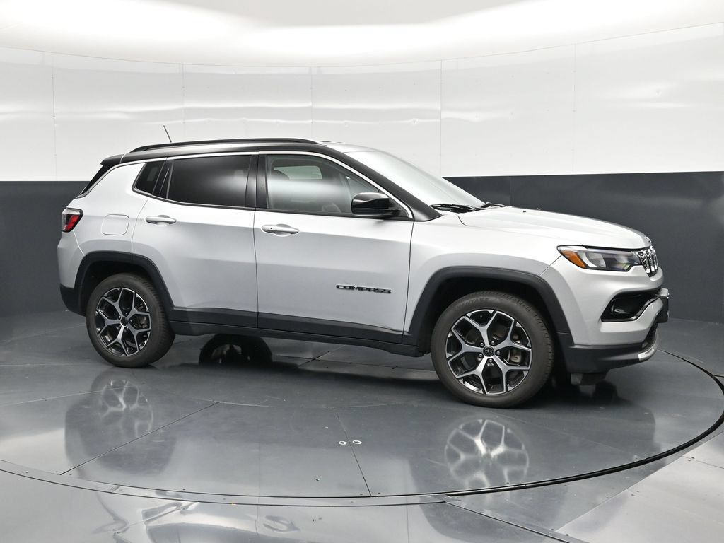 Used 2025 Jeep Compass Limited AWD/4WD image 4