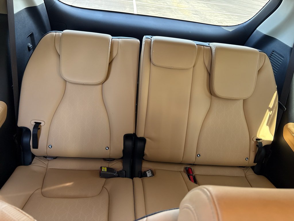 Used 2024 Kia Carnival EX FWD image 24