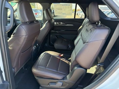 New 2026 Ford Explorer Platinum AWD/4WD image 9