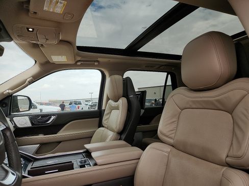Used 2023 Lincoln Navigator L Reserve AWD/4WD image 12