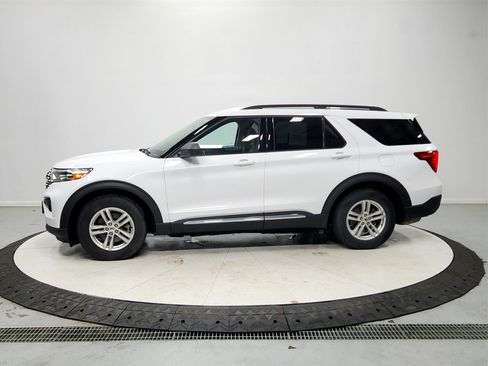 Used 2020 Ford Explorer XLT image 4