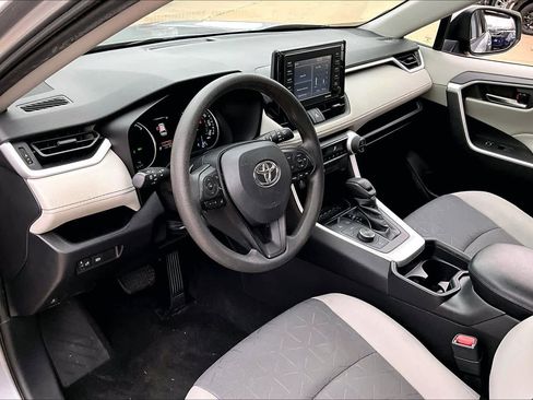 Used 2020 Toyota RAV4 XLE image 17