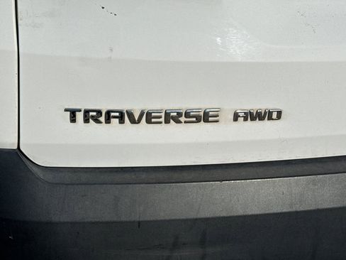 Used 2021 Chevrolet Traverse LS AWD/4WD image 6