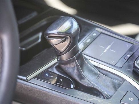 Used 2019 Lexus UX 200 image 20