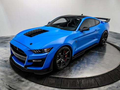 Used 2022 Ford Mustang Shelby GT500 w/ Carbon Fiber Track Pack image 4