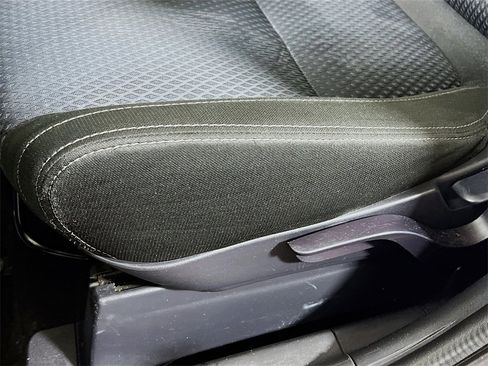 Used 2018 Mitsubishi Outlander SE image 18