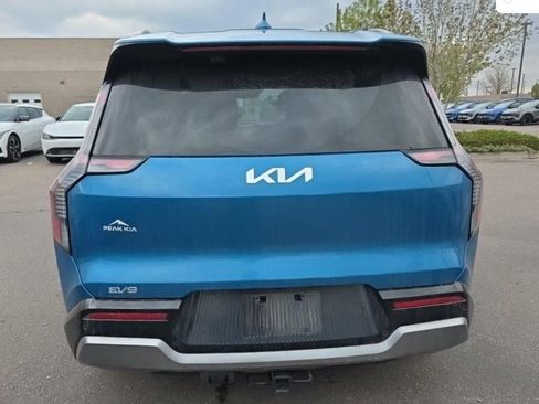 Used 2024 Kia EV9 Land w/ Towing Package AWD/4WD image 2