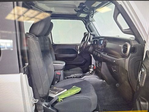 Used 2020 Jeep Wrangler Sport AWD/4WD image 8