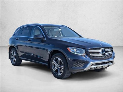 Used 2019 Mercedes-Benz GLC 300 4MATIC image 3