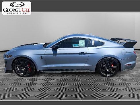 Used 2022 Ford Mustang Shelby GT500 w/ Carbon Fiber Track Pack RWD image 1