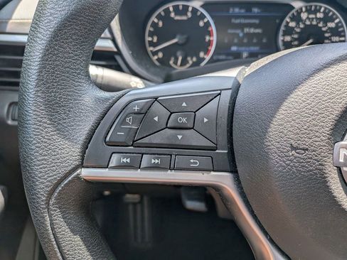 Used 2024 Nissan Altima 2.5 SV FWD image 19