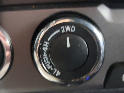 Used 2018 Toyota Tacoma TRD Sport image 26