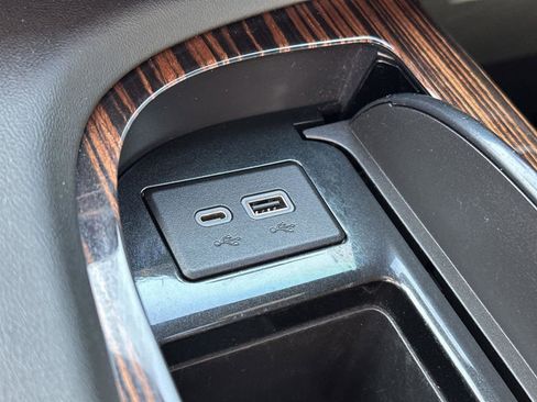 Used 2023 Cadillac Escalade ESV Premium Luxury image 29