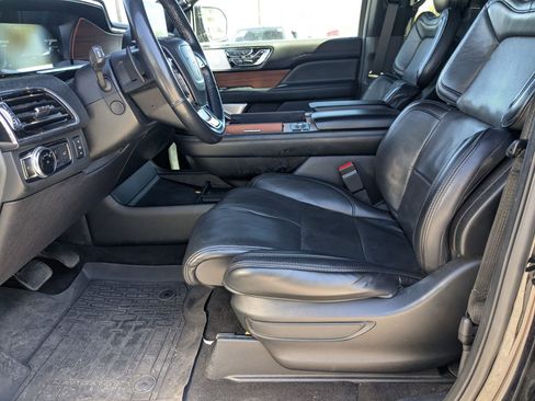 Used 2019 Lincoln Navigator L Reserve image 9