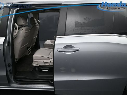New 2026 Honda Odyssey Touring image 19