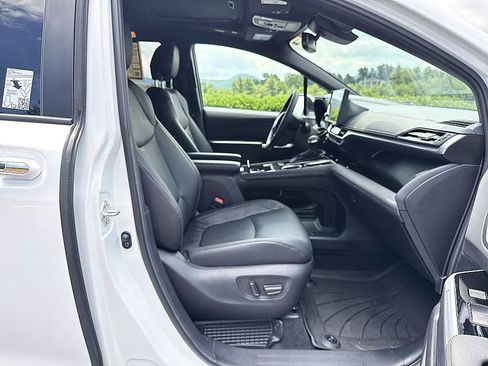 Certified 2026 Toyota Sienna Platinum AWD/4WD image 21