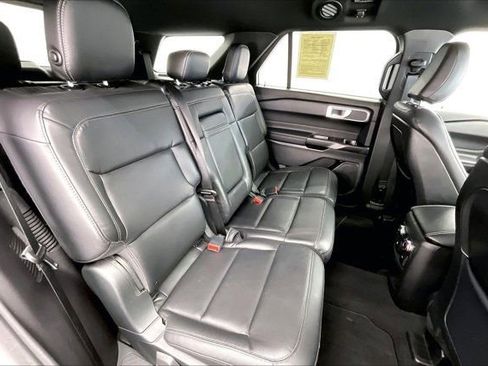 Used 2020 Ford Explorer XLT w/ Equipment Group 202A image 18