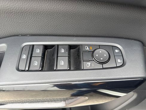 Used 2024 Nissan Pathfinder SV image 19