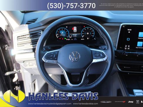 Used 2024 Volkswagen Atlas SE image 18