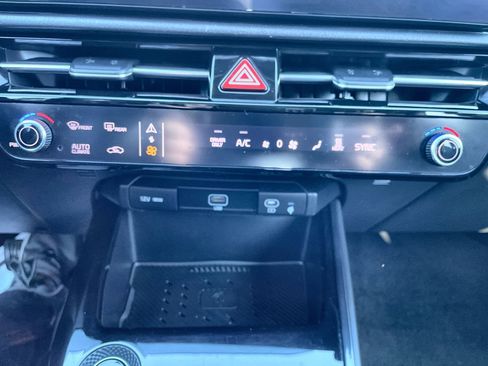 Certified 2024 Kia Niro Wind image 16