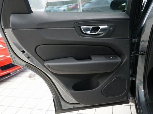 Used 2020 Volvo XC60 T5 Momentum image 47
