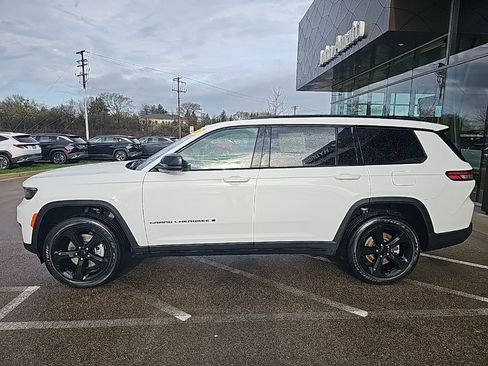 Used 2024 Jeep Grand Cherokee L Laredo AWD/4WD image 2
