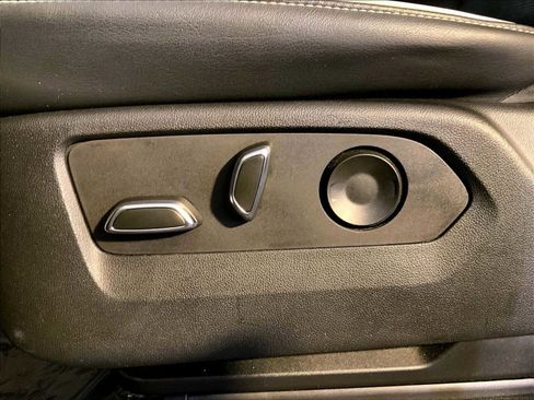 Used 2023 Cadillac Escalade Premium Luxury image 39