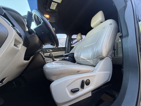 Used 2019 Ford Explorer XLT w/ Equipment Group 202A image 22