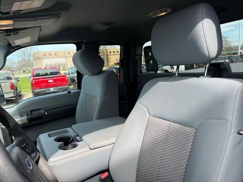 Used 2016 Ford F250 XLT w/ XLT Premium Package image 3