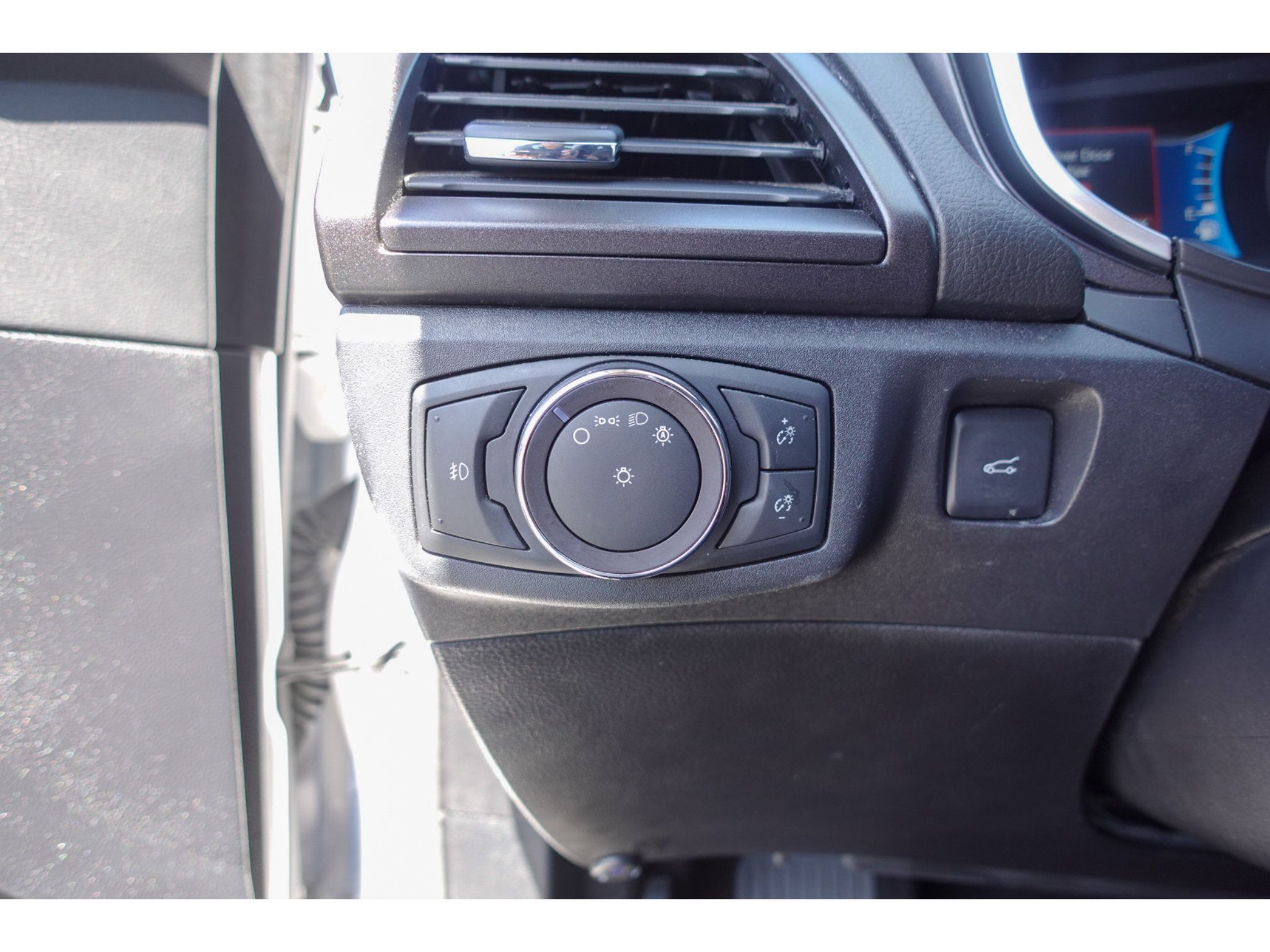 Used 2019 Ford Fusion Energi Titanium FWD image 13