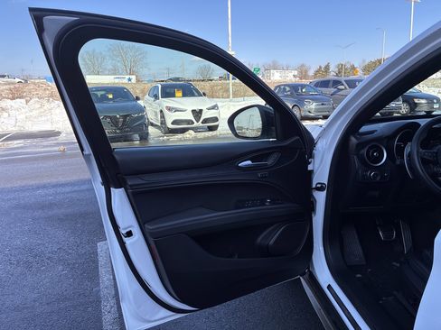 Used 2024 Alfa Romeo Stelvio Sprint image 12