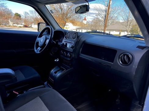 Used 2017 Jeep Patriot Latitude image 59