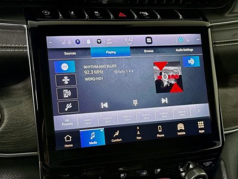 Used 2023 Jeep Grand Cherokee L Overland AWD/4WD image 8