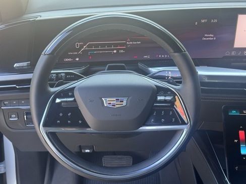 Used 2025 Cadillac Escalade ESV Sport w/ LPO, ONYX Package image 22