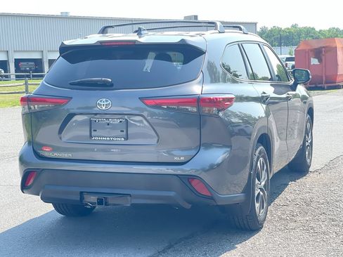 Used 2023 Toyota Highlander XLE FWD image 14