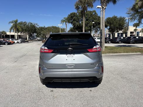 Used 2022 Ford Edge SE w/ Black Appearance Package image 4