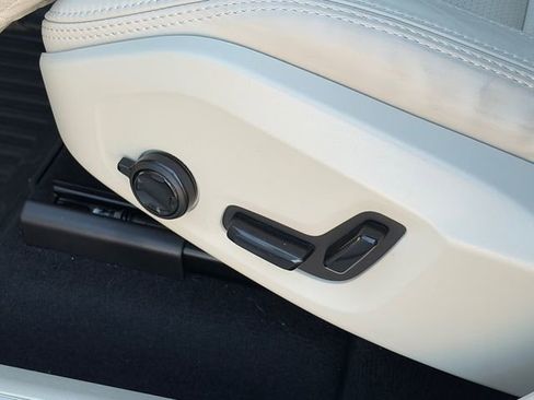 Used 2025 Volvo XC60 B5 Ultra w/ Protection Package Premier image 21