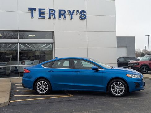 Used 2020 Ford Fusion SE image 2