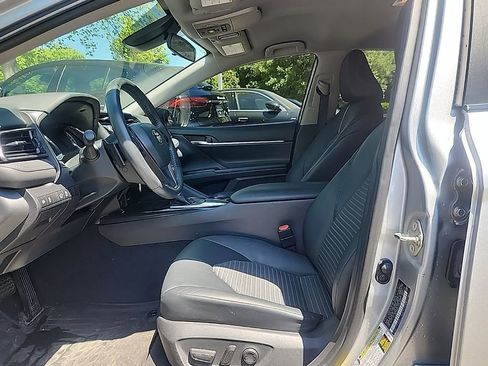 Used 2020 Toyota Camry SE FWD image 6